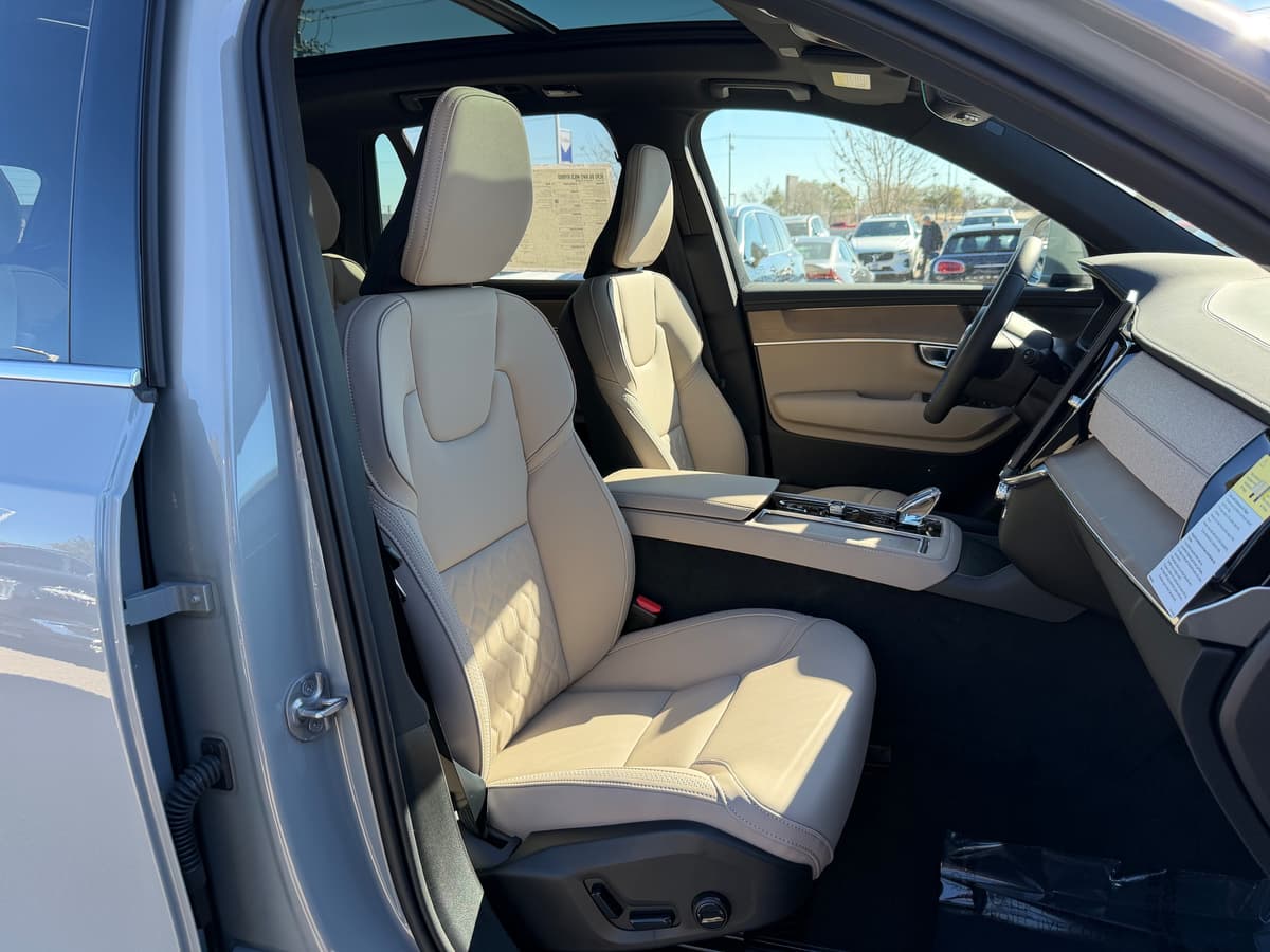 2026 Volvo XC90 - Image 8