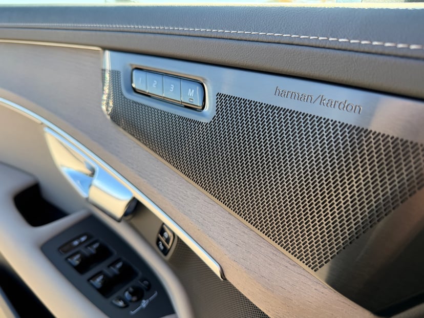 2026 Volvo XC90 plug-in hybrid - Image 18
