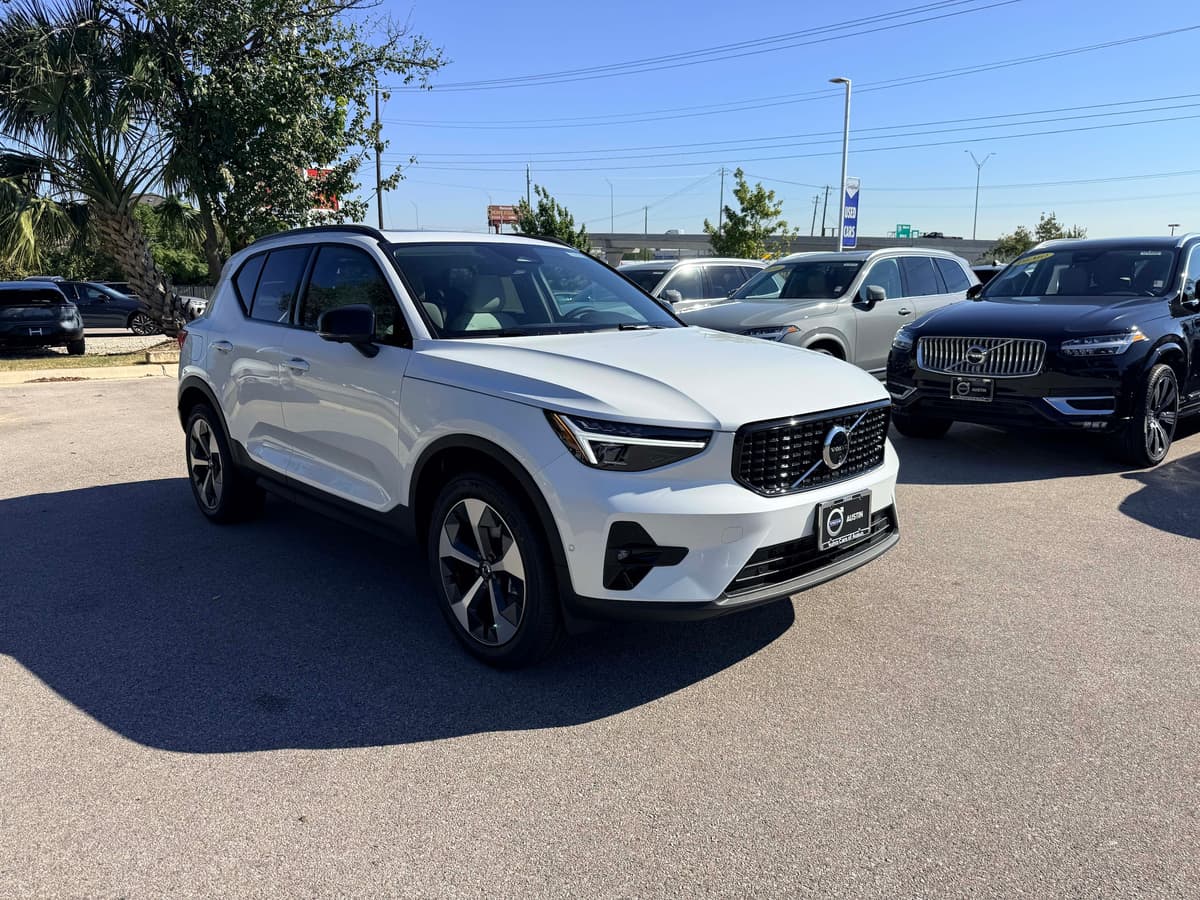 2026 Volvo XC40 - Image 7