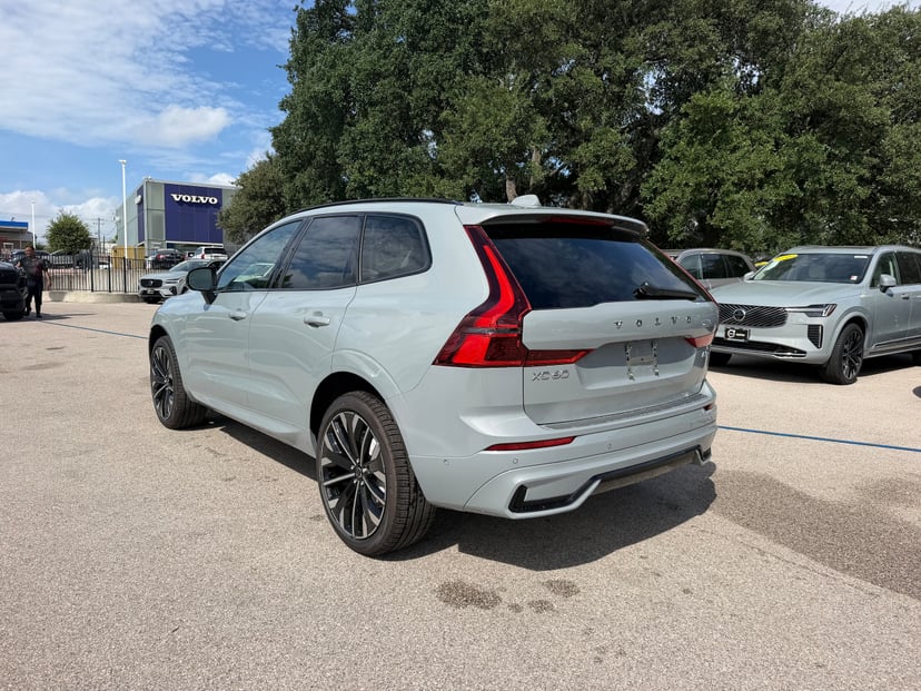 2026 Volvo XC60 - Image 2
