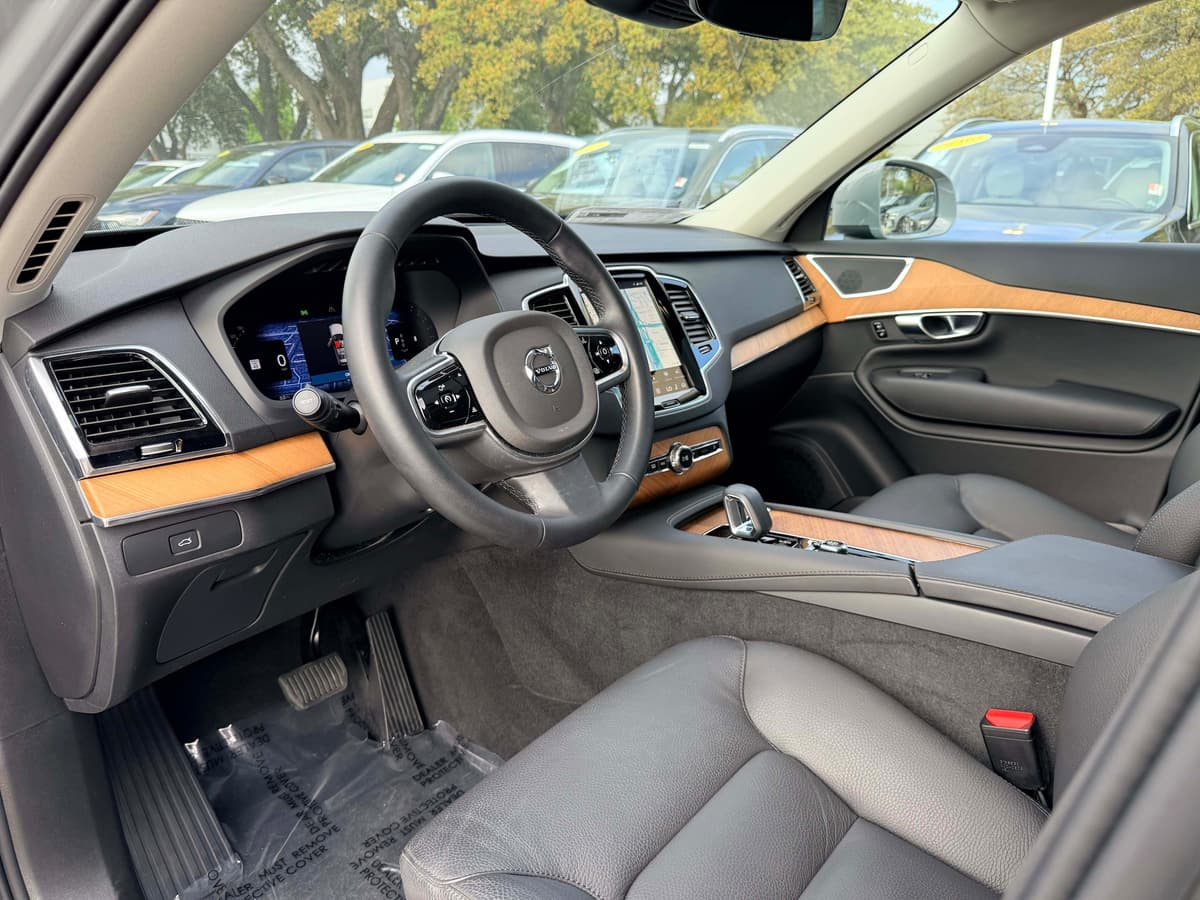 2025 Volvo XC90 - Image 11