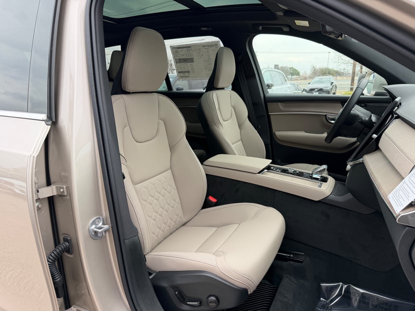 2026 Volvo XC90 - Image 8