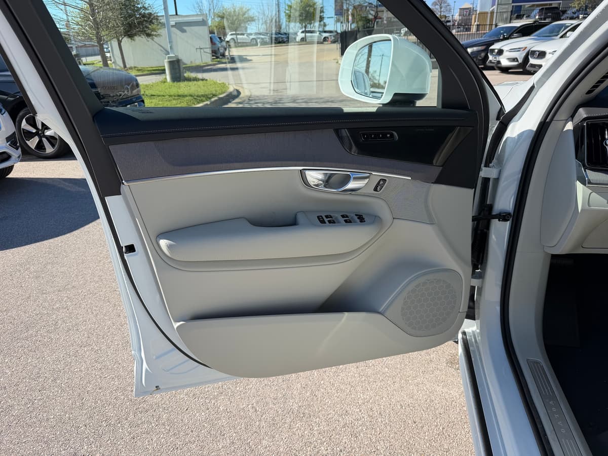 2026 Volvo XC90 - Image 18