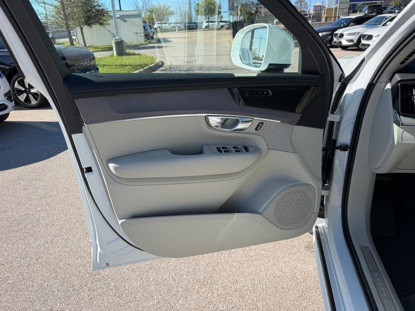 2026 Volvo XC90 - Image 18