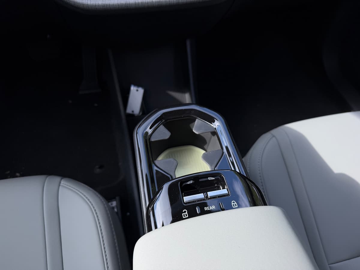 2026 Volvo EX30 - Image 13