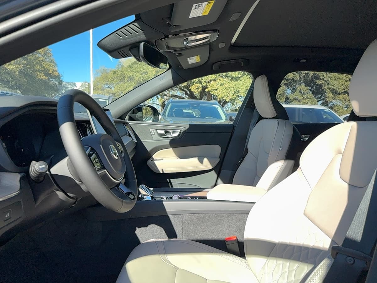 2026 Volvo XC60 - Image 12