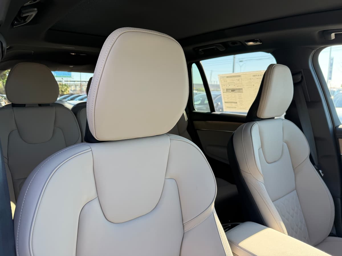 2026 Volvo XC90 plug-in hybrid - Image 9