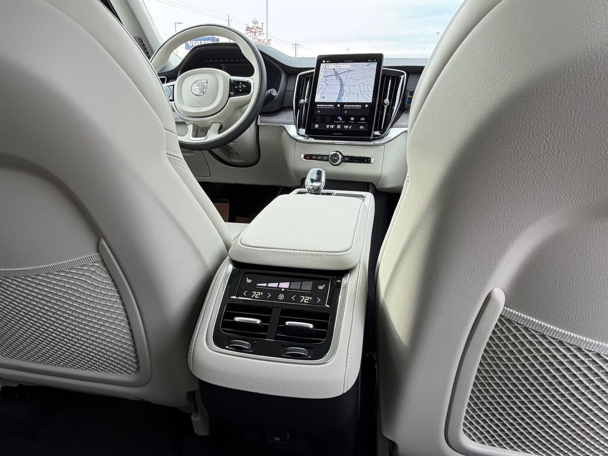 2026 Volvo XC90 - Image 12