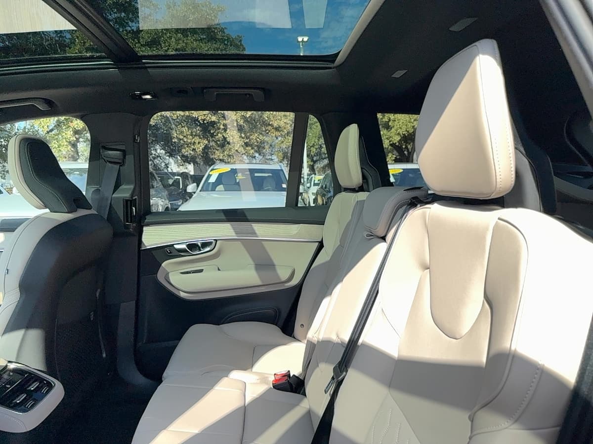 2026 Volvo XC90 - Image 16