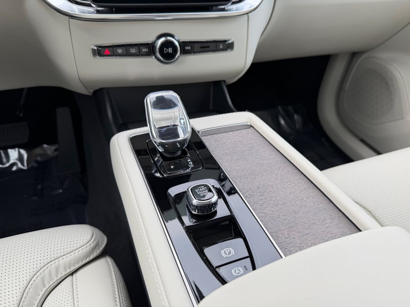2026 Volvo XC90 - Image 12