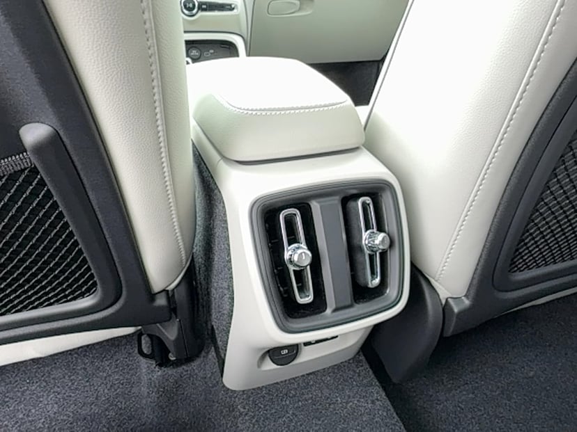 2026 Volvo XC40 - Image 16