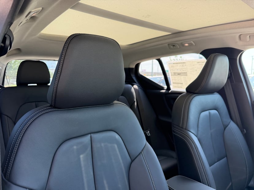2026 Volvo XC40 - Image 8