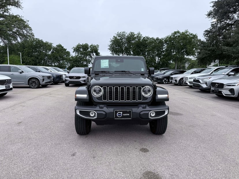 2025 Jeep Wrangler - Image 9