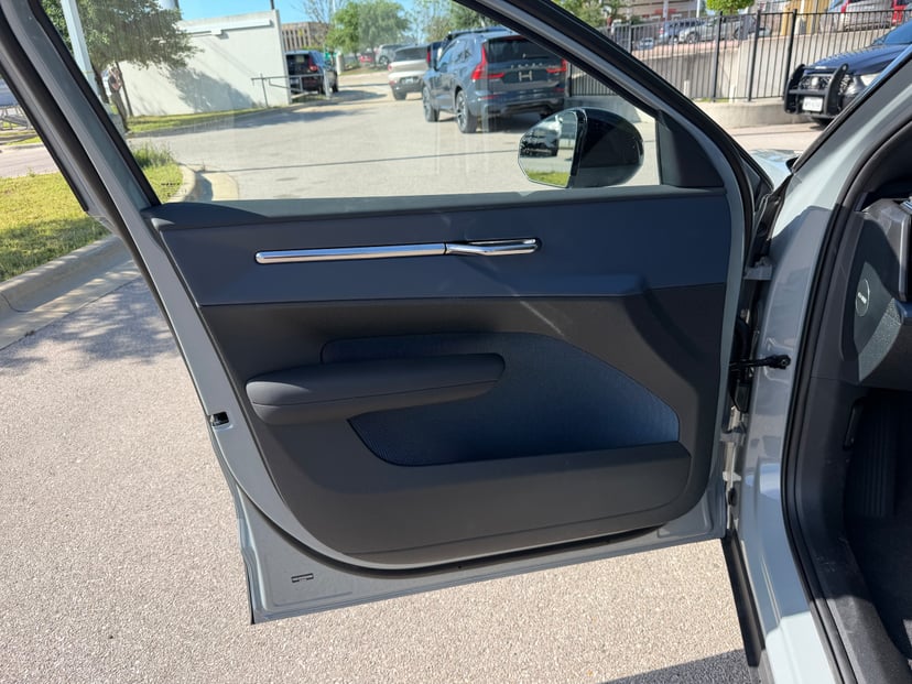 2026 Volvo EX30 - Image 17