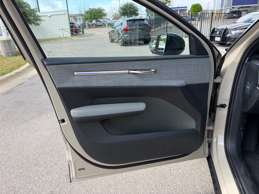 2026 Volvo EX30 - Image 18