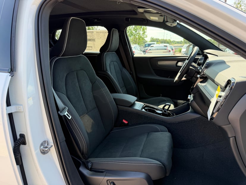 2026 Volvo EX40 - Image 8