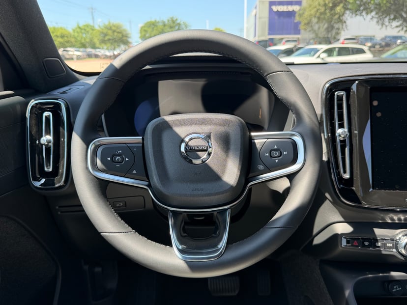 2026 Volvo EX40 - Image 11