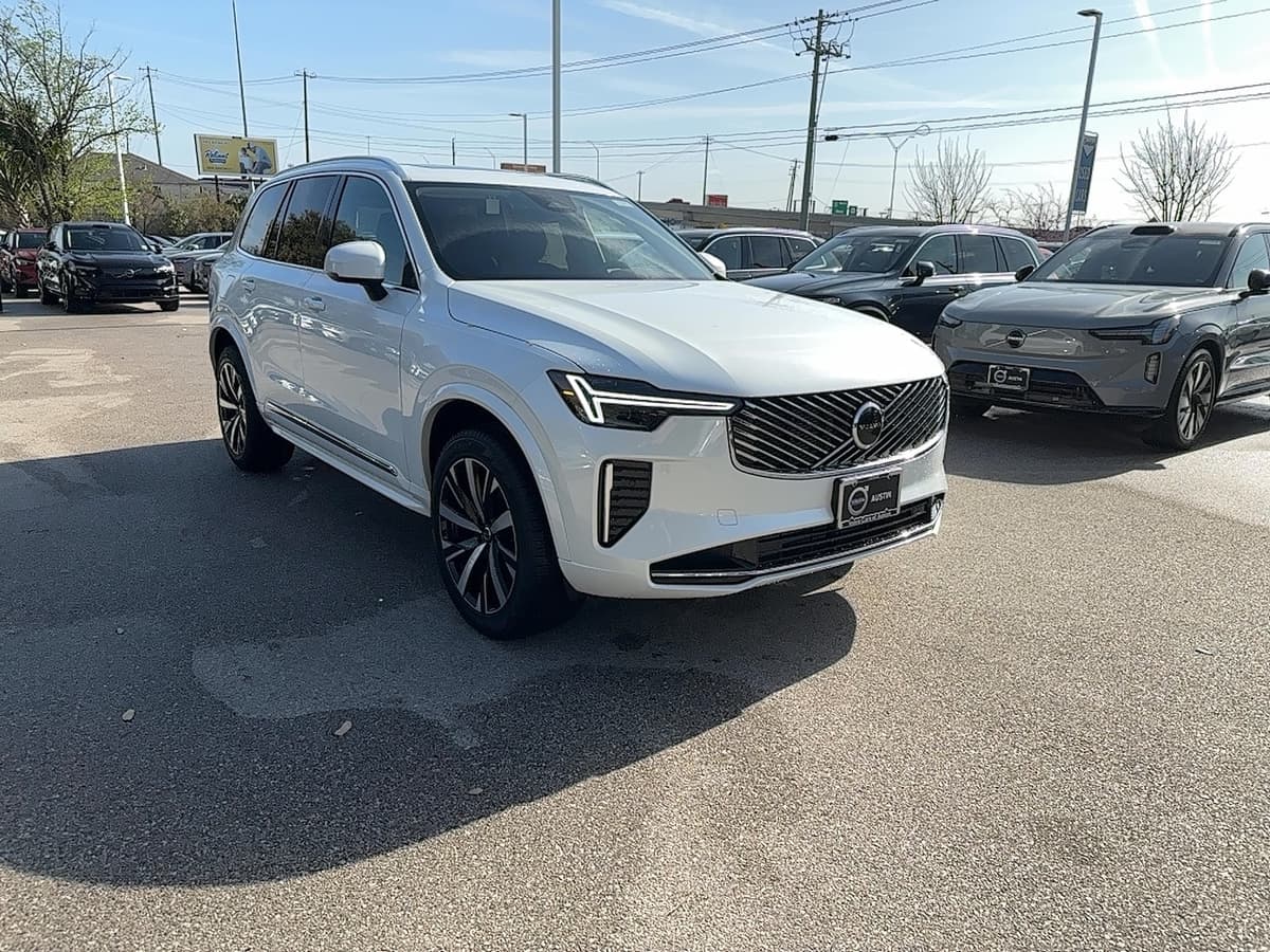 2025 Volvo XC90 plug-in hybrid - Image 8