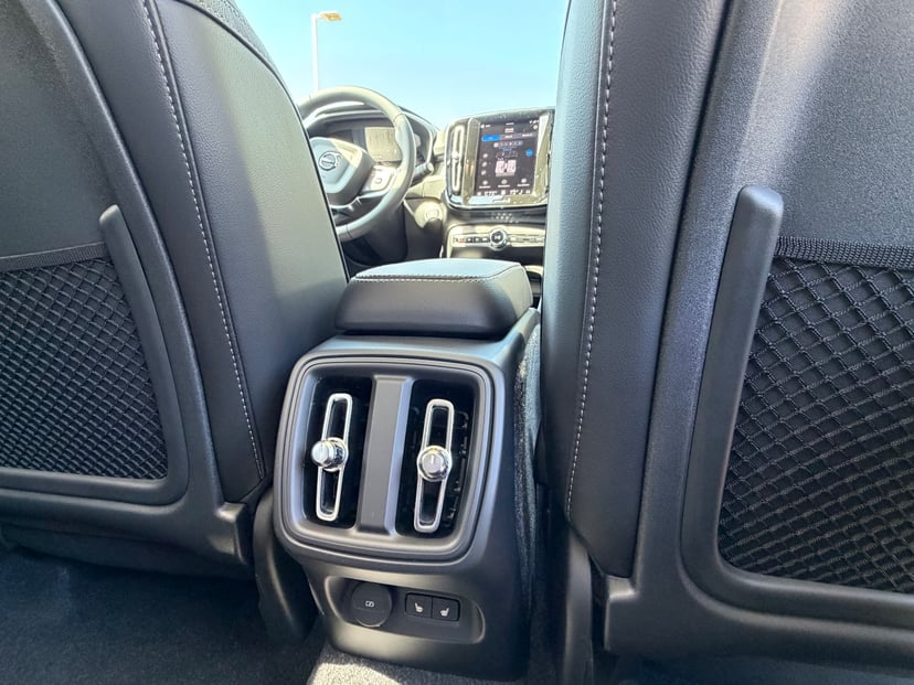 2026 Volvo XC40 - Image 10