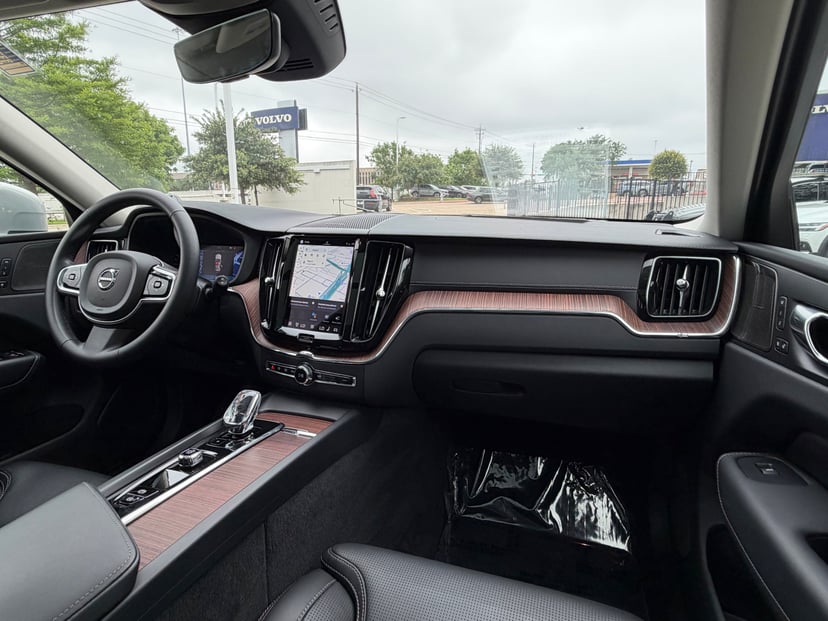 2023 Volvo XC60 - Image 12