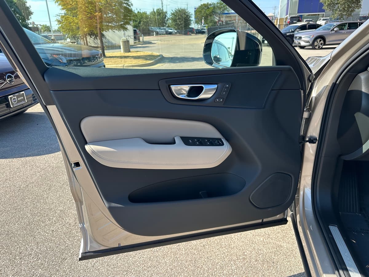 2026 Volvo XC60 - Image 16