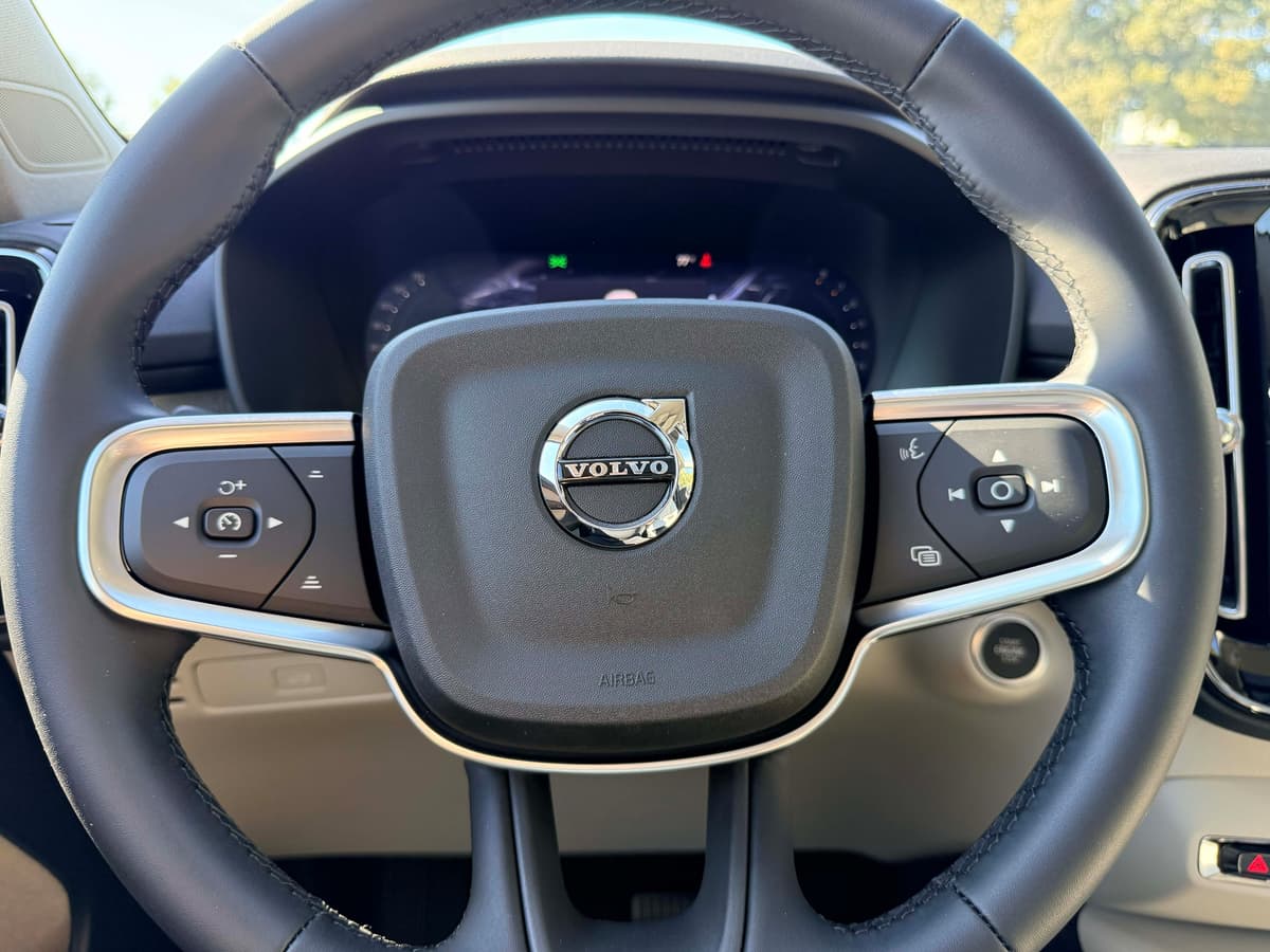 2026 Volvo XC40 - Image 18