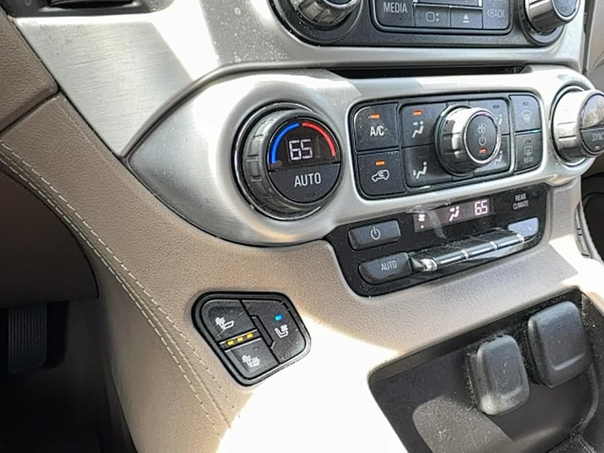 2017 GMC Yukon XL - Image 25