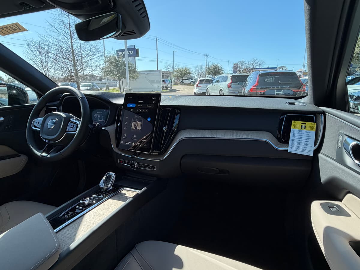 2026 Volvo XC60 - Image 10