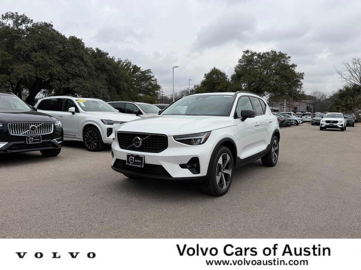 2026 Volvo XC40 - Image 1