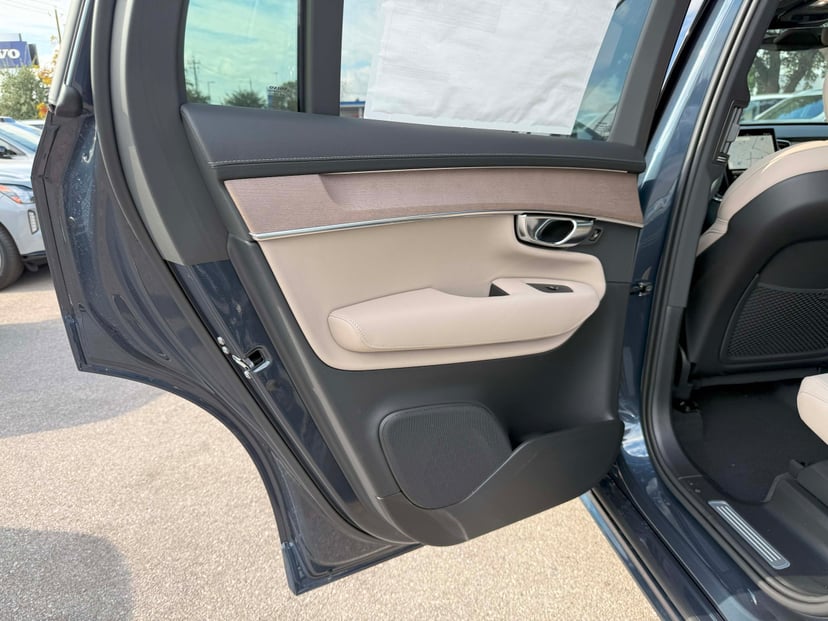 2026 Volvo XC90 - Image 14