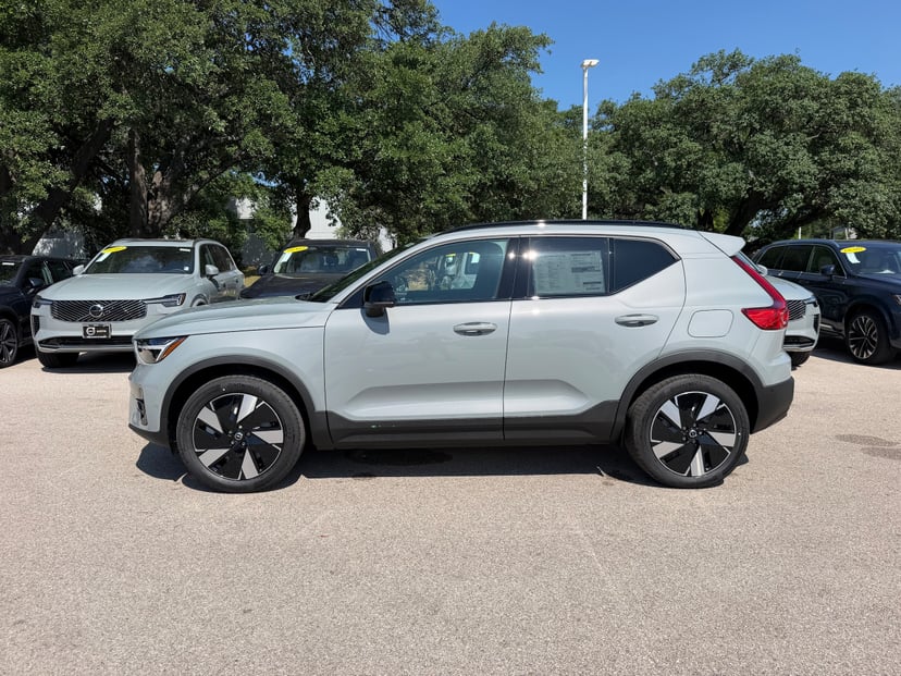 2026 Volvo EX40 - Image 3