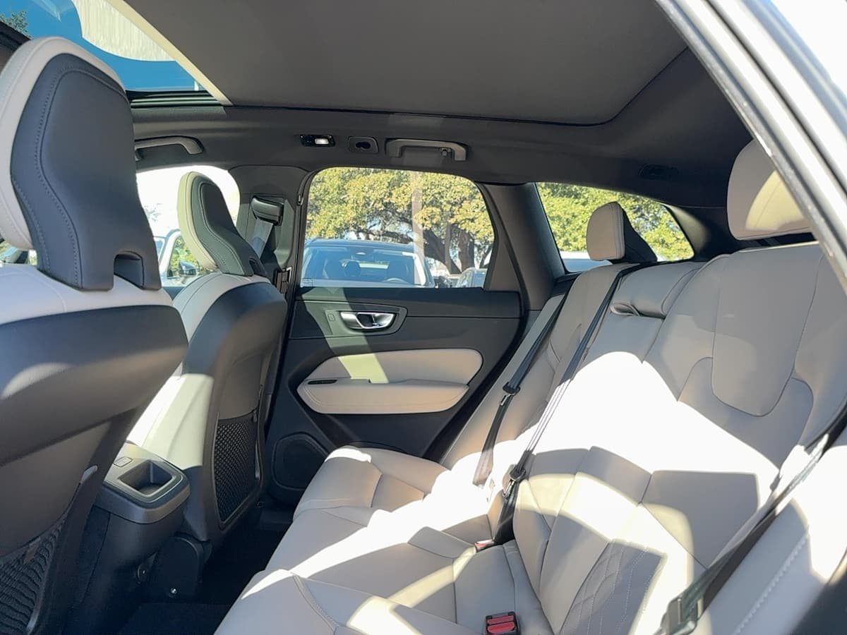 2026 Volvo XC60 - Image 14