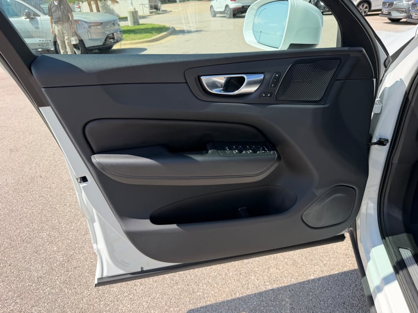 2023 Volvo XC60 - Image 22