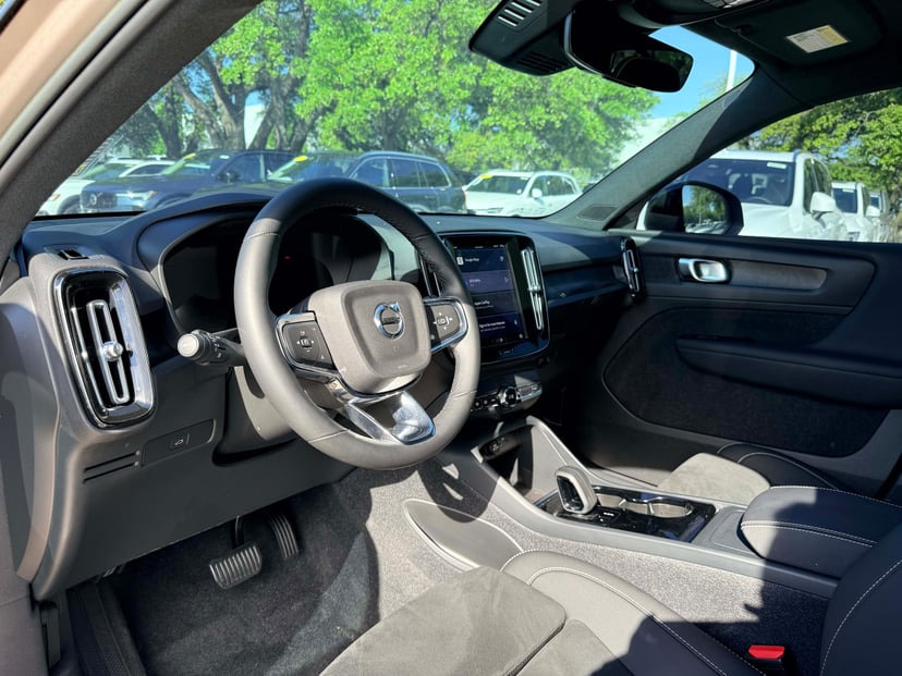 2023 Volvo XC40 Recharge Pure Electric - Image 9