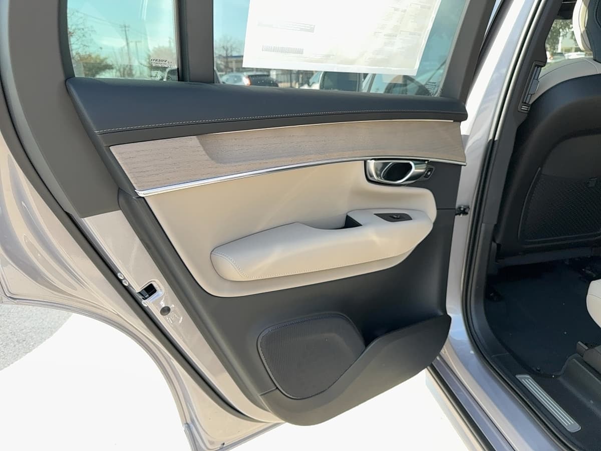 2026 Volvo XC90 - Image 14