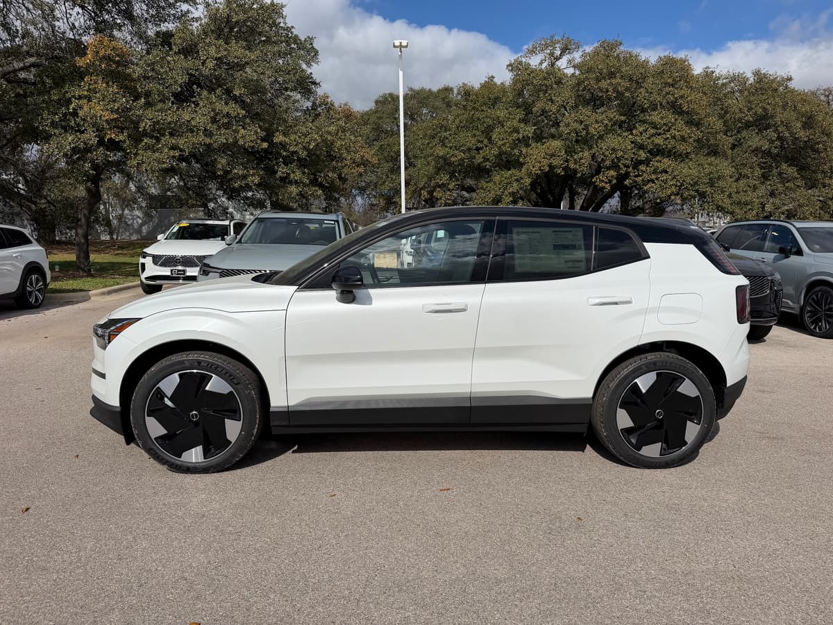 2026 Volvo EX30 - Image 3