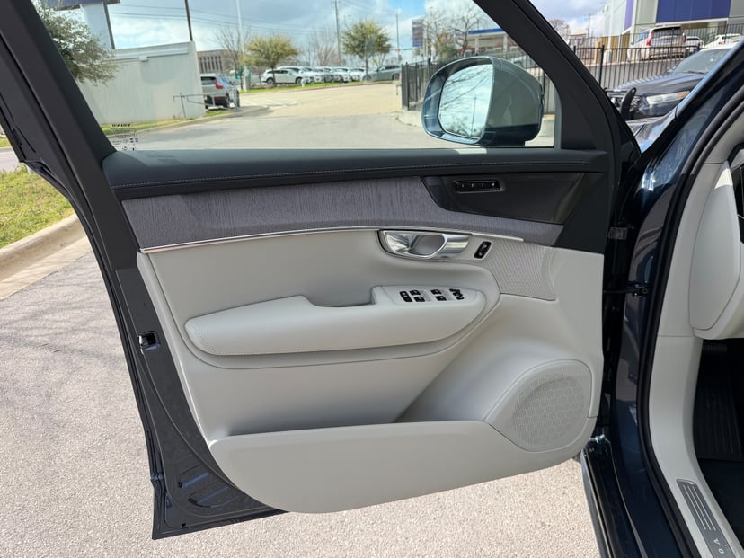 2026 Volvo XC90 - Image 18