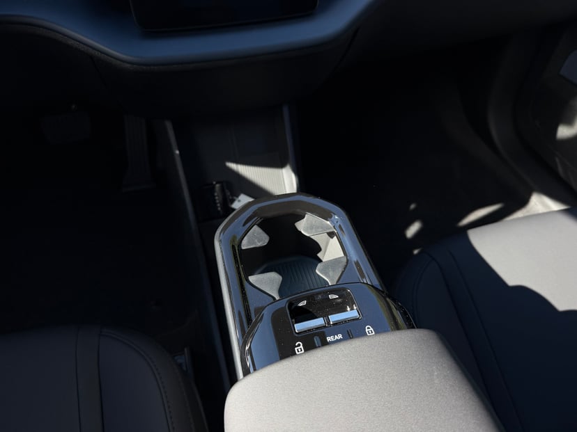 2026 Volvo EX30 - Image 13