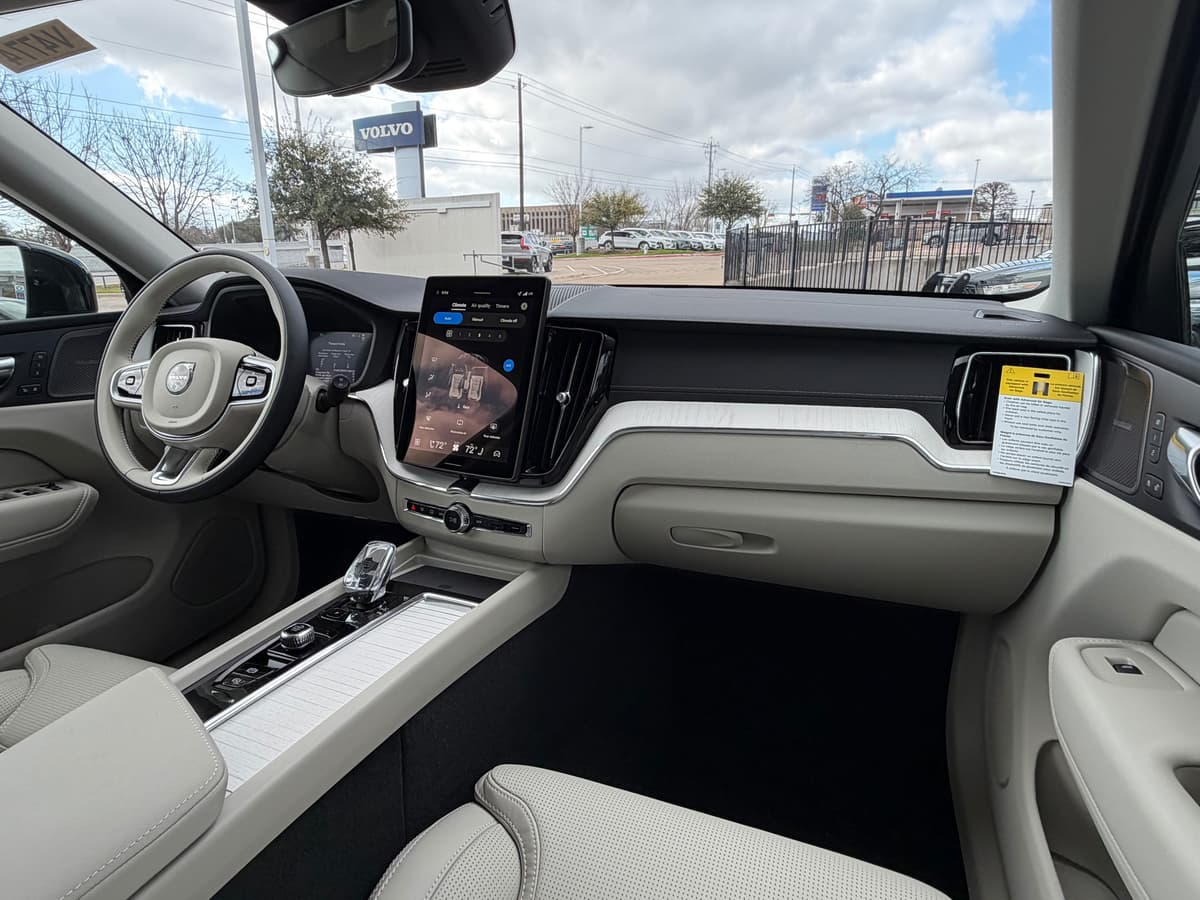 2026 Volvo XC60 - Image 10