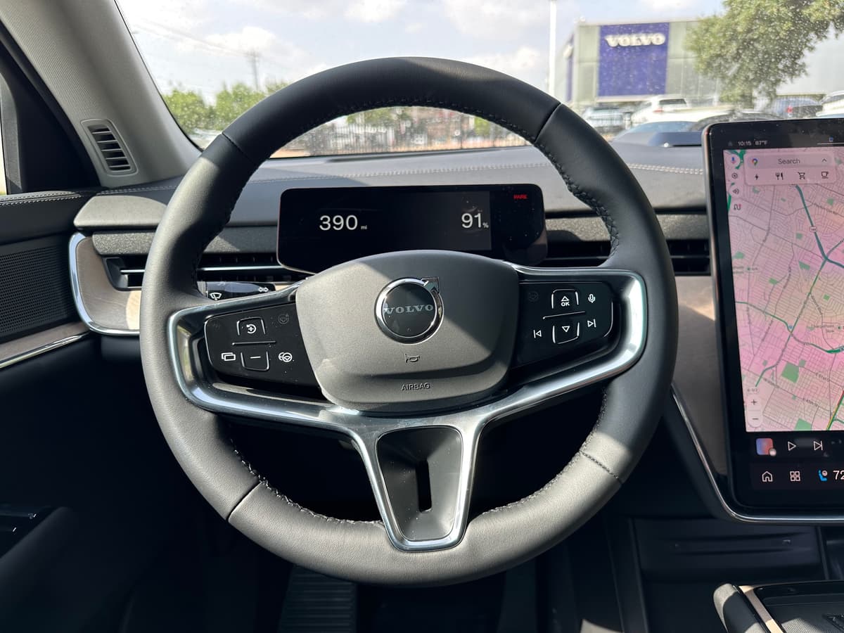 2025 Volvo EX90 - Image 14