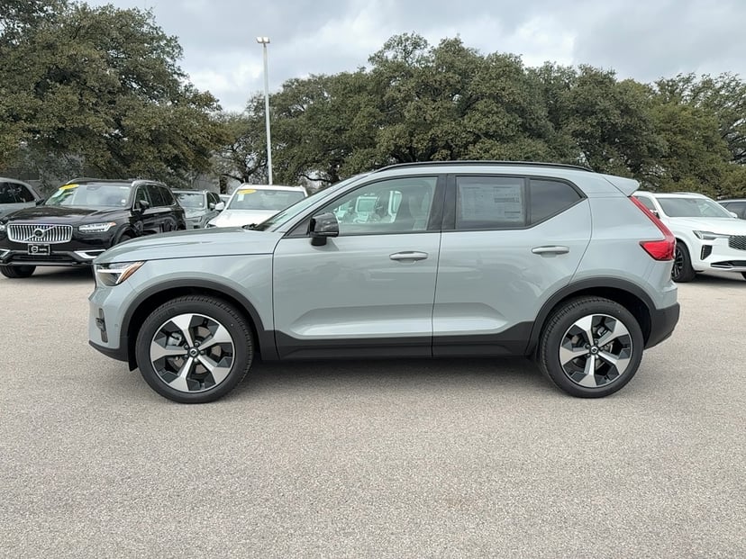 2026 Volvo XC40 - Image 2