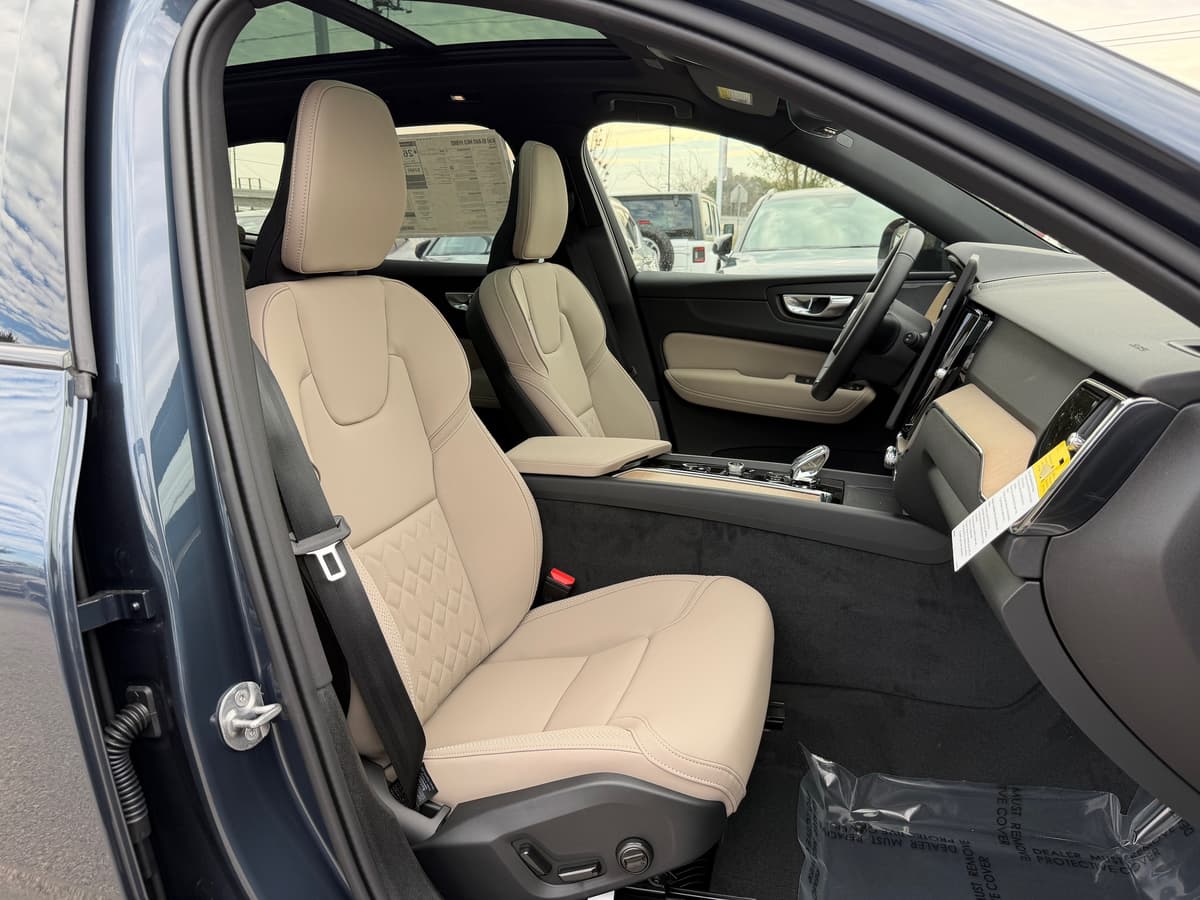 2026 Volvo XC60 - Image 8