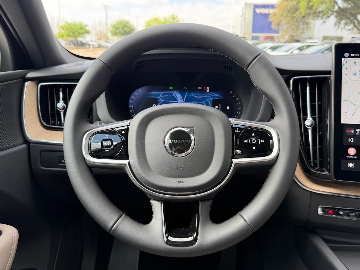 2026 Volvo XC60 - Image 14