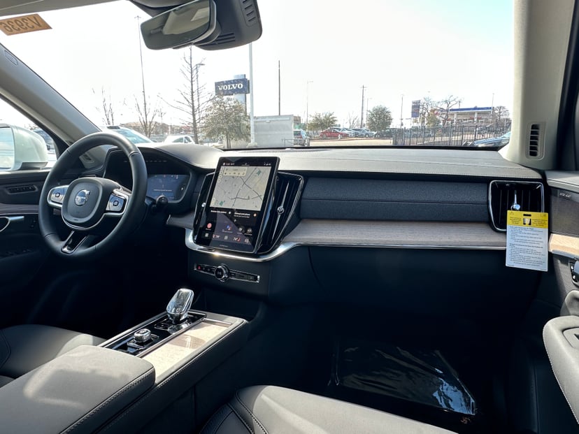 2025 Volvo XC90 plug-in hybrid - Image 9