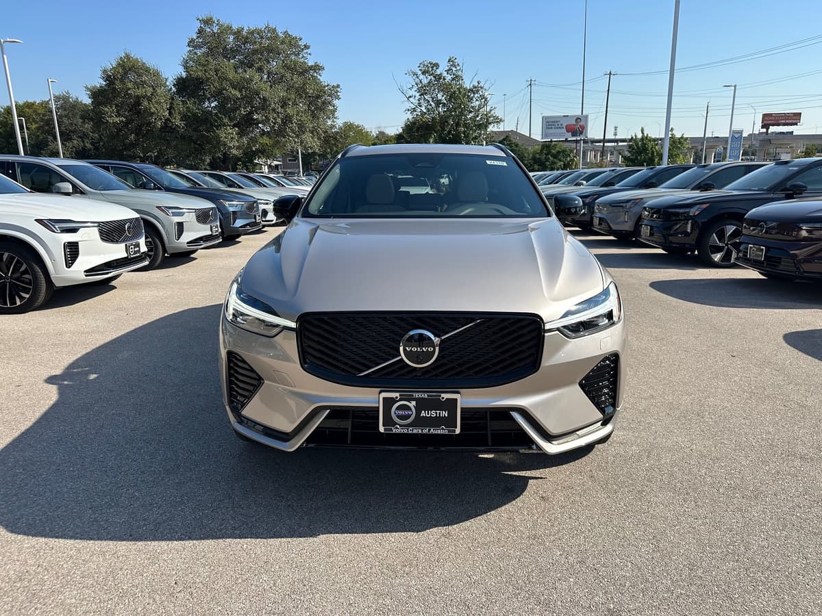 2026 Volvo XC60 - Image 6