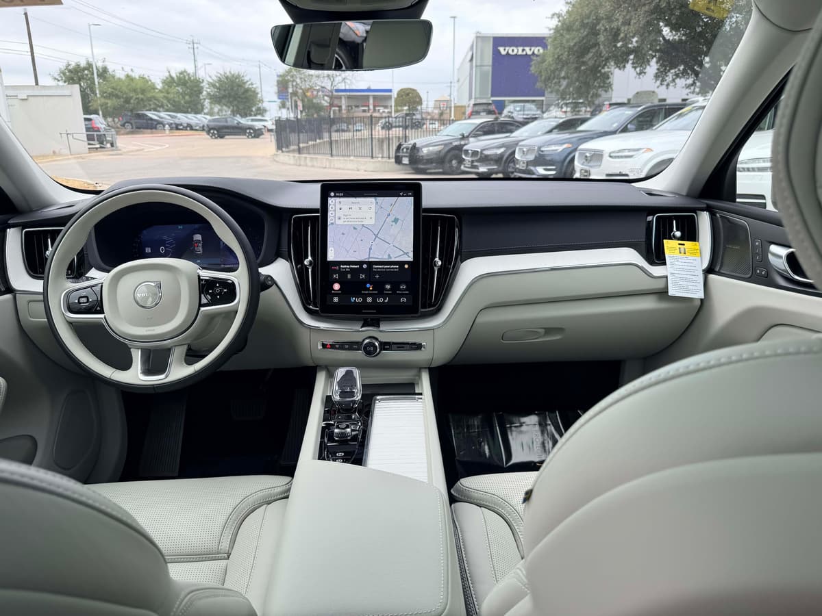2026 Volvo XC60 - Image 17