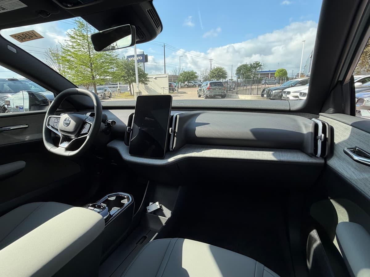 2026 Volvo EX30 - Image 10
