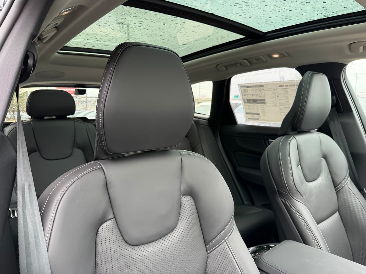 2026 Volvo XC60 - Image 9