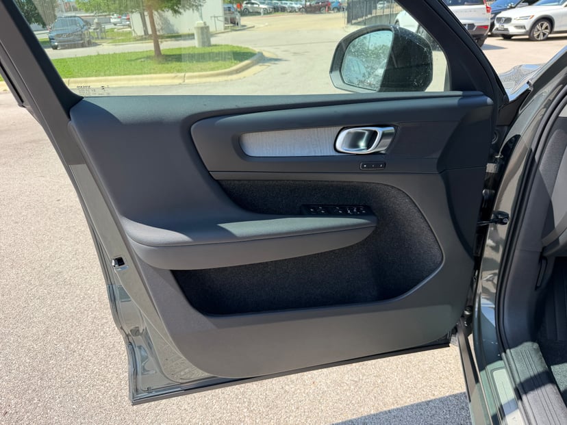 2026 Volvo XC40 - Image 15