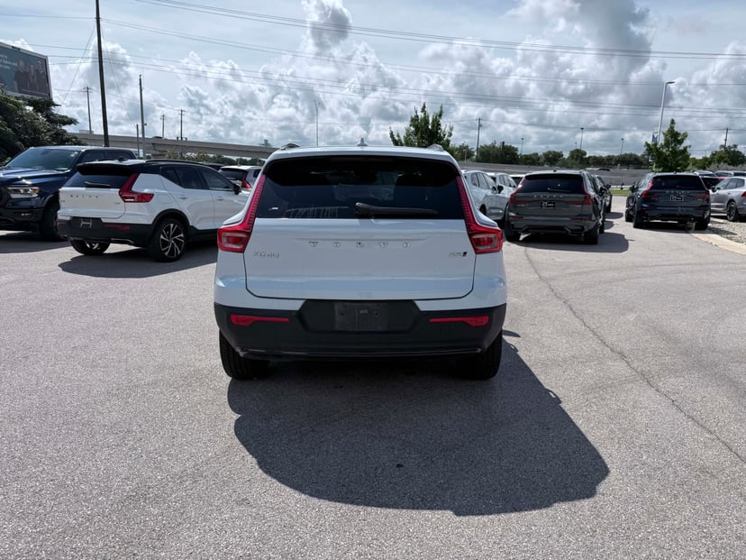 2026 Volvo XC40 - Image 3